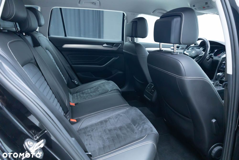Volkswagen Passat Variant 2.0 TSI Business DSG - 35