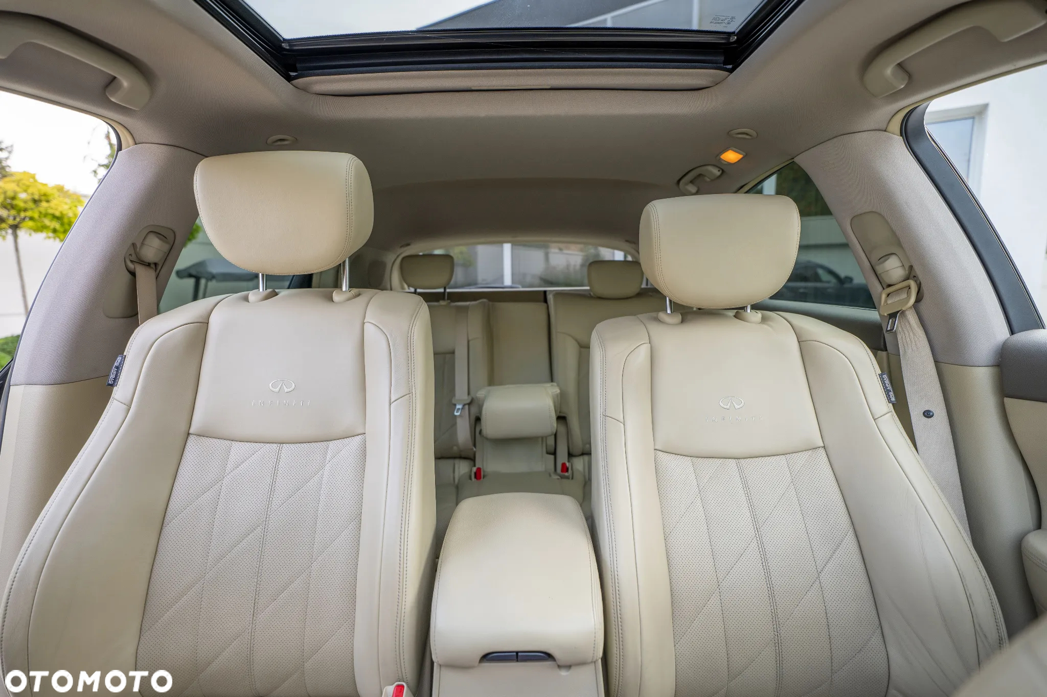 Infiniti QX70 - 12