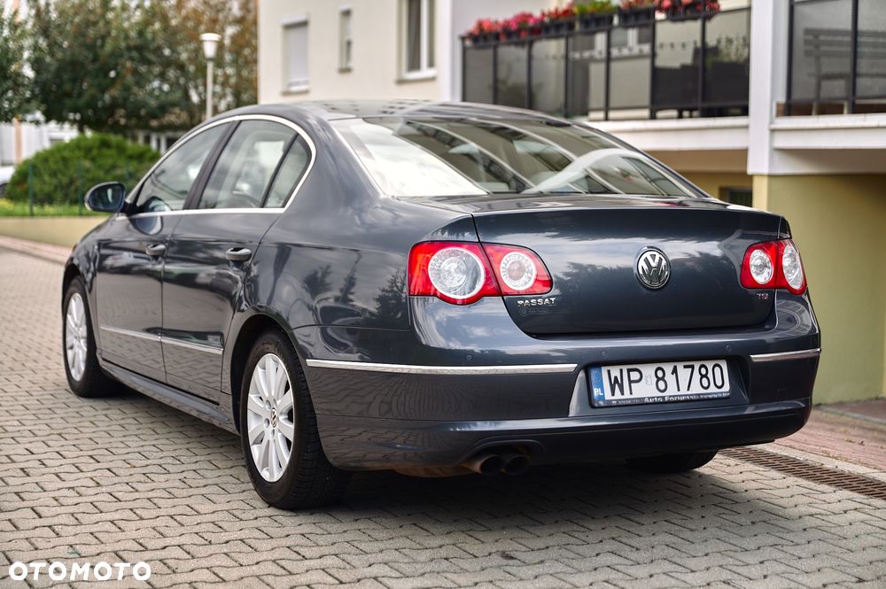 Volkswagen Passat - 4