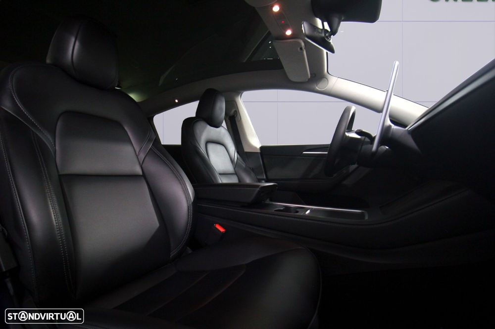 Tesla Model Y - 9
