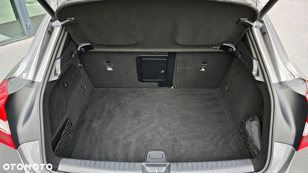 Mercedes-Benz GLA - 38