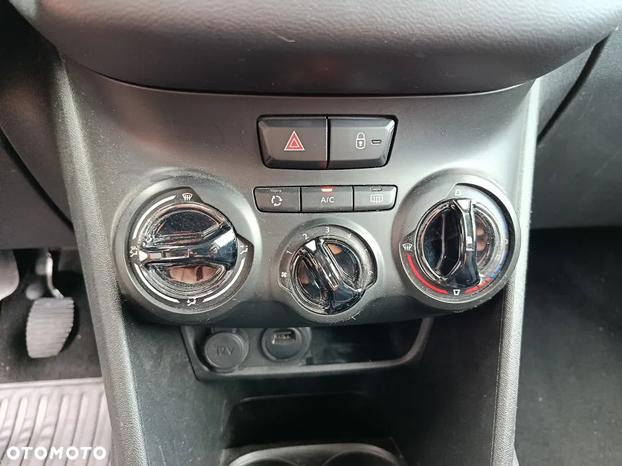 Peugeot 208 - 8