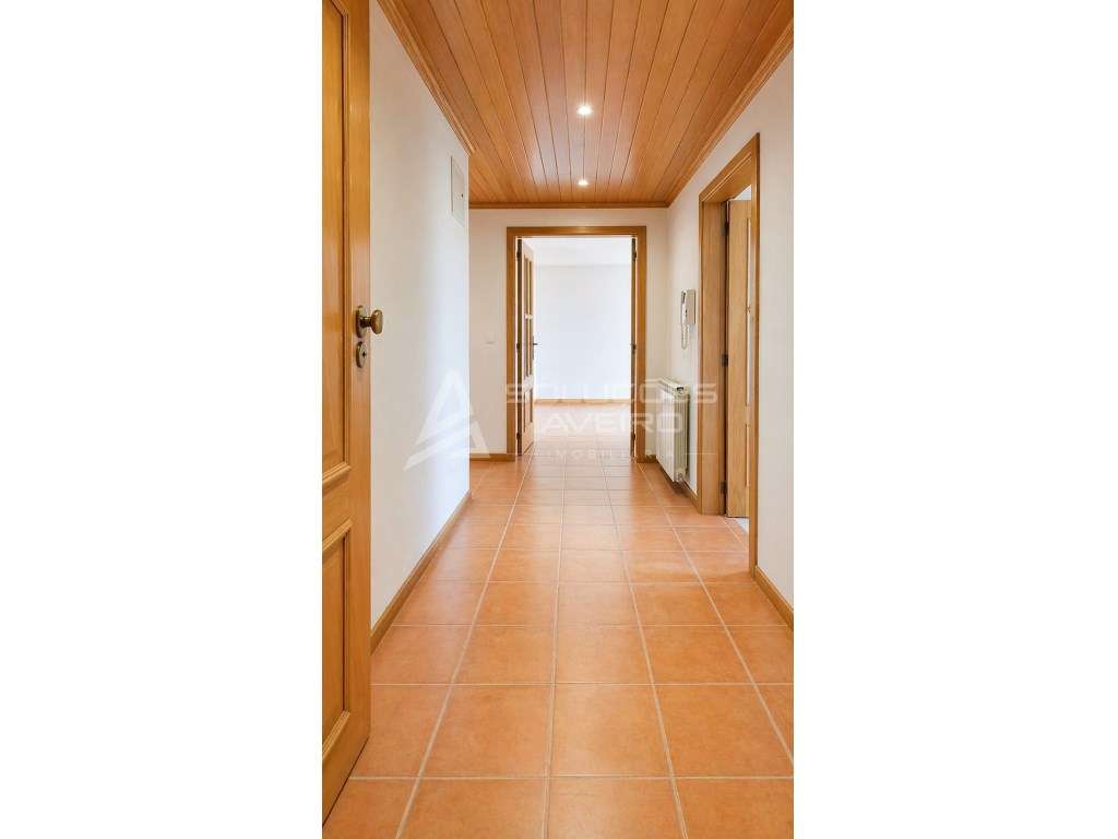 Apartamento T2 com Suite, Garagem, Varandas, Sótão - Grande imagem: 2/33