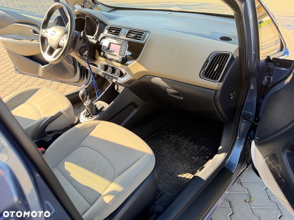 Kia Rio 1.4 M - 10