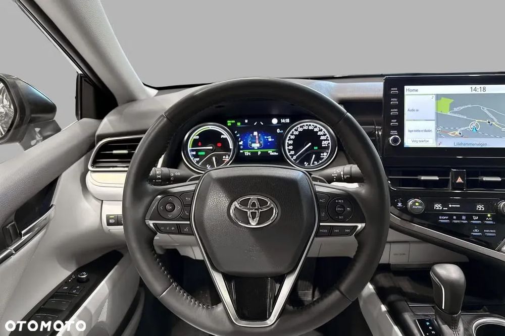 Toyota Camry Executive - 7