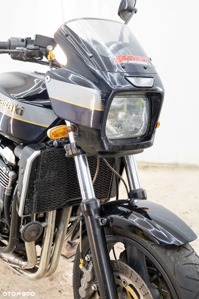 Kawasaki ZRX - 11