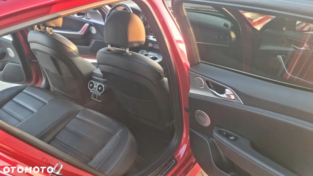 Kia Stinger 3.3 T-GDI V6 GT AWD - 11