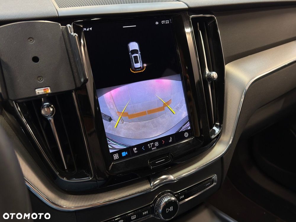 Volvo XC 60 B5 B AWD R-Design - 40