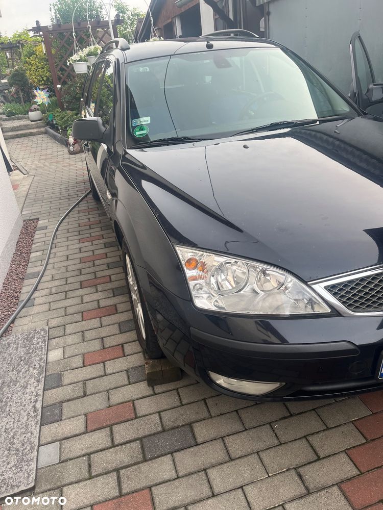 Ford Mondeo 2.0 TDCI DPF Ambiente - 4
