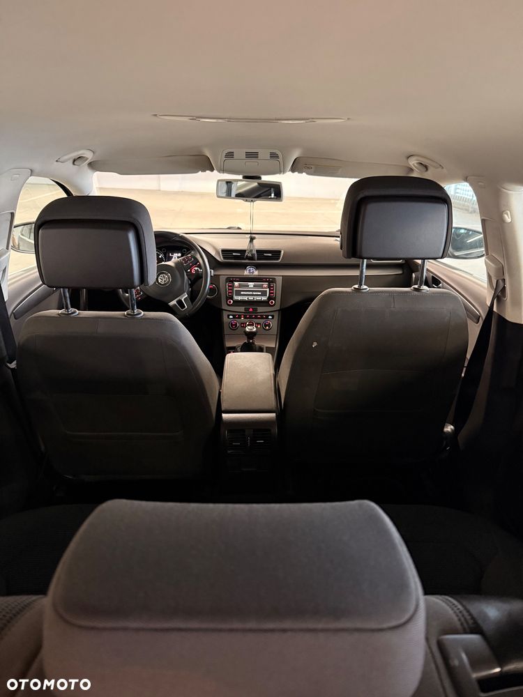 Volkswagen Passat 2.0 TDI Comfortline - 6