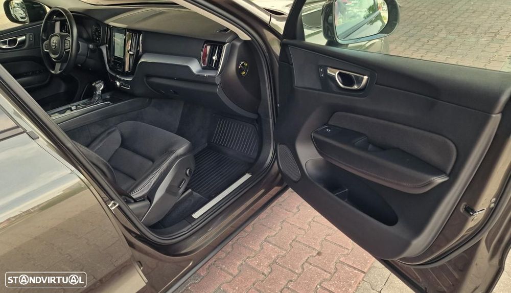 Volvo XC 60 2.0 D4 Momentum Geartronic - 19