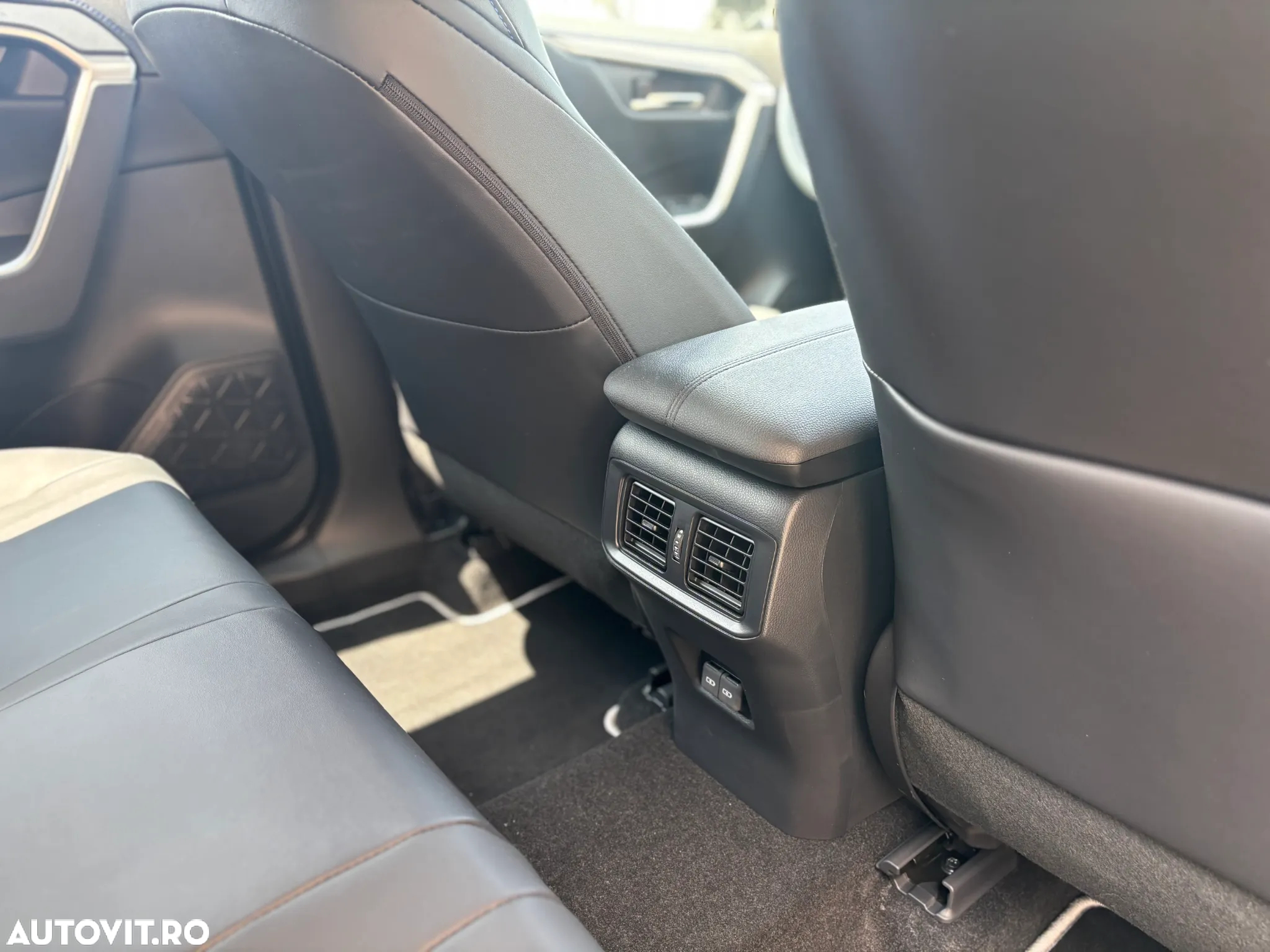 Toyota RAV4 2.5 Hybrid VVT-iE 4x4 Exclusive Bi-Tone - 17