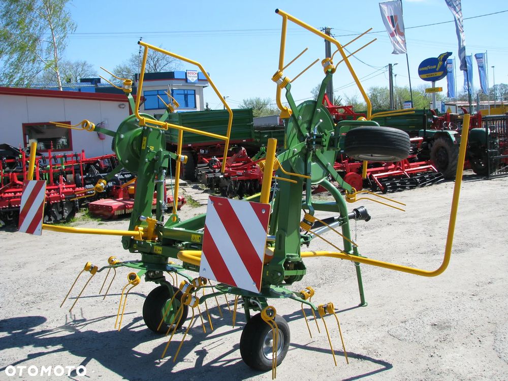 Pronar Przetrząsacz PWP530, PWP460 Pronar; ZKP770, ZKP-530, ZKP460 Inter-Tech; Z528 Kowalski; ZGRABIARKA ZKP420 Pronar, ZK42, ZK36 Kowalski; ZKT-420 Inter-Tech; ZK320 Mesko Rol; ZG-350 Euro-Masz; Przetrząsaczo-Zgrabiarka Z-275 Mesko-Rol; Przetrząsaczo zgraniarka taśmowa WIRAX, Akpil "OSA" - 6