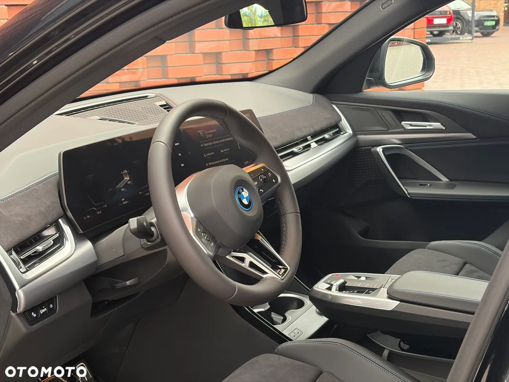BMW iX2 eDrive20 66.5kWh M Sport - 14