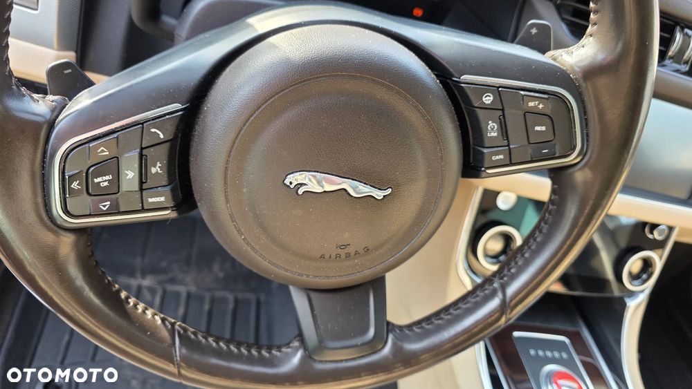 Jaguar XF 20d AWD Prestige - 32