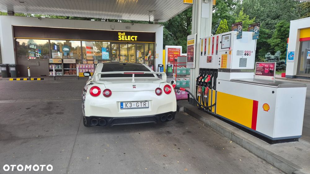 Nissan GT-R - 11