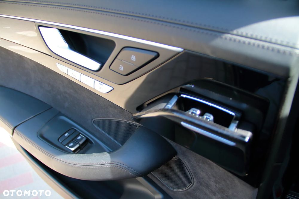 Audi S8 Standard - 32