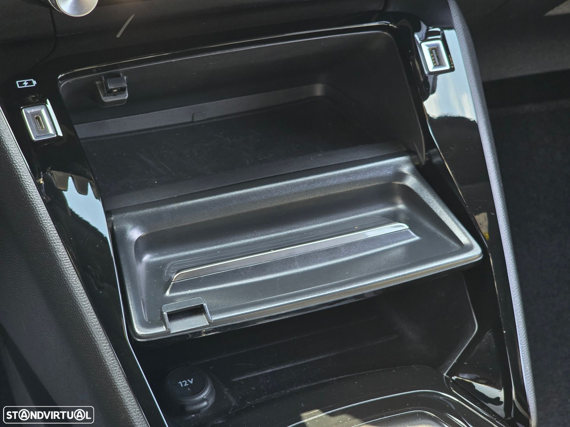 Peugeot 2008 1.2 PureTech Allure Pack EAT8 - 32