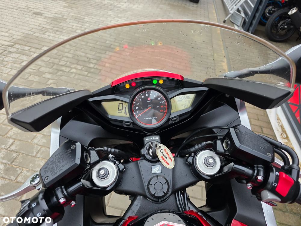 Honda VFR - 17