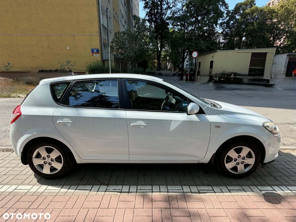 Kia Ceed - 1