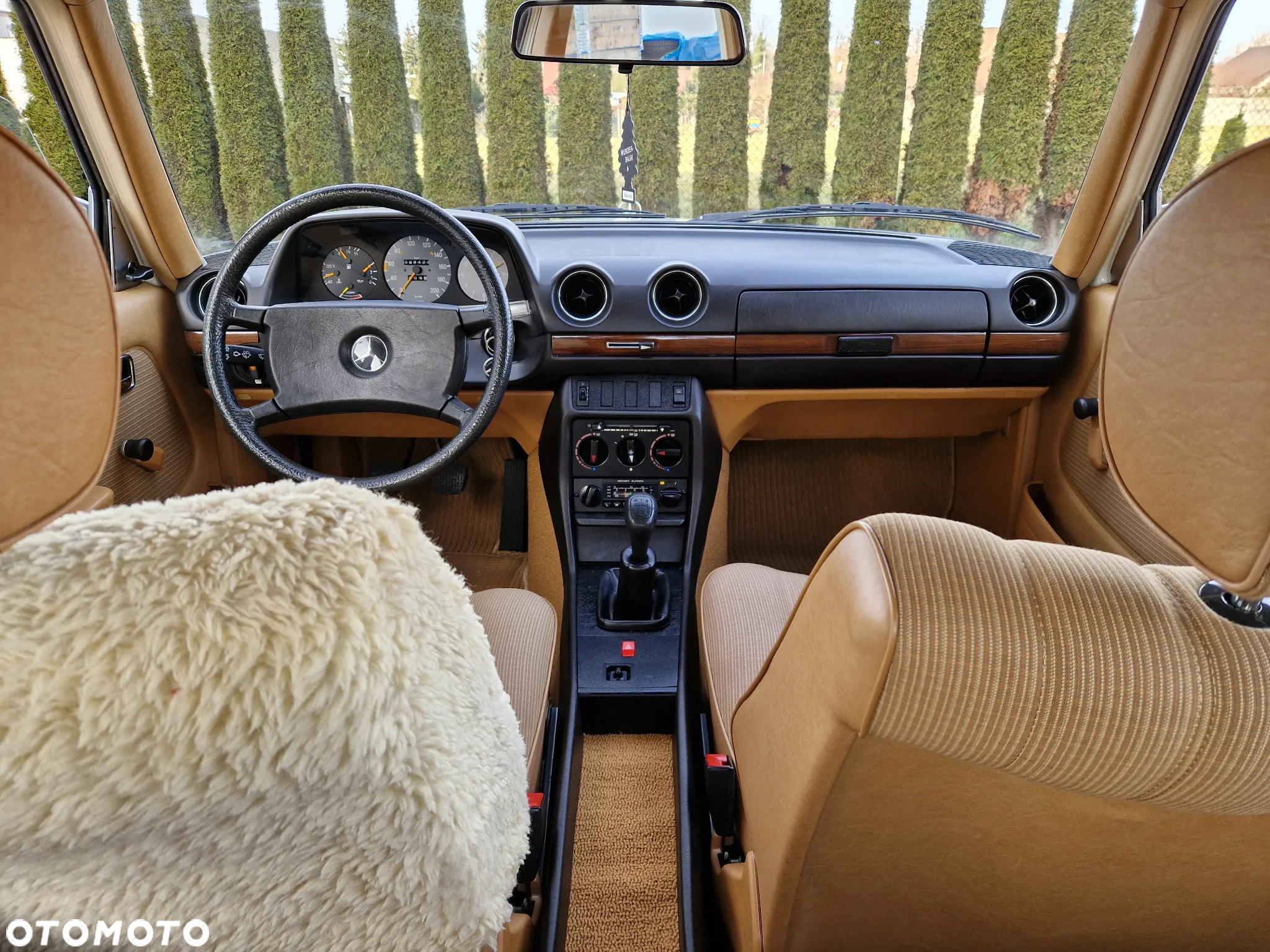 Mercedes-Benz W123 - 26