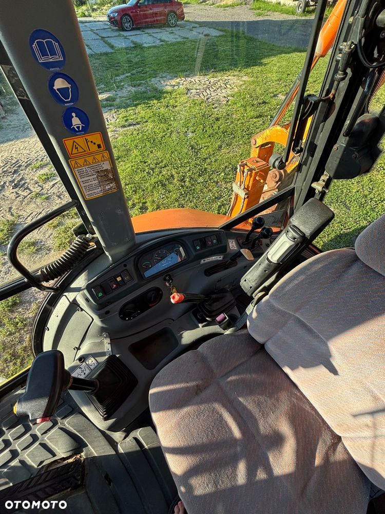 New Holland LB110 - 10