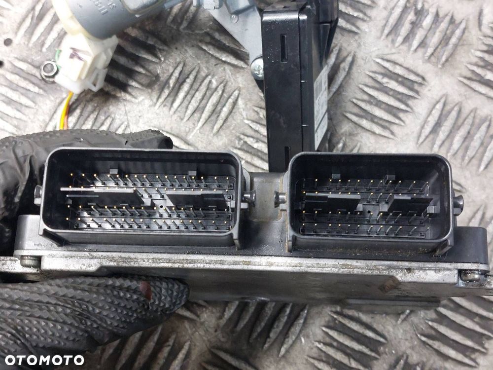 ZESTAW STARTOWY OUTLANDER II 2.0 16V 1860B526 E6T78176 8637A643 - 3