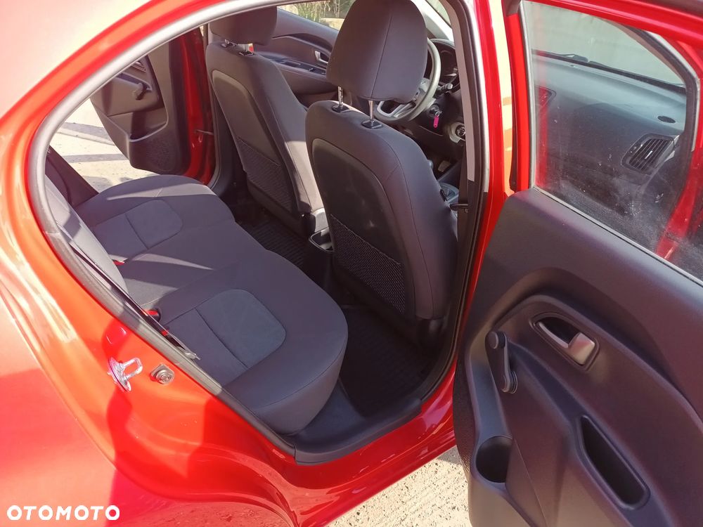 Kia Rio - 32
