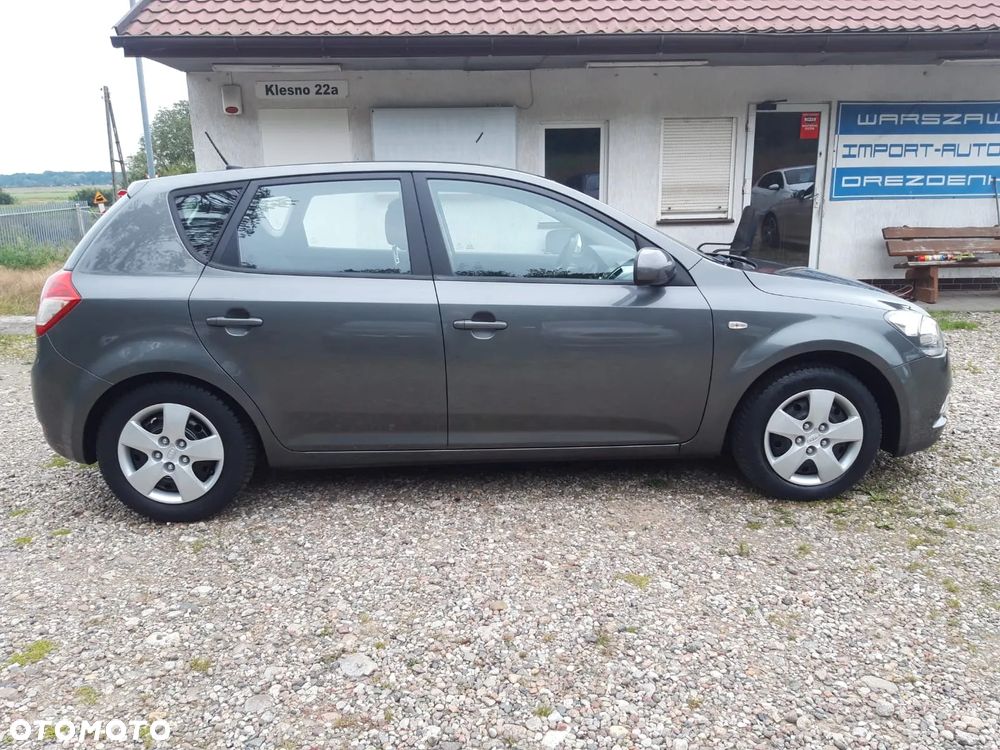 Kia Ceed - 8