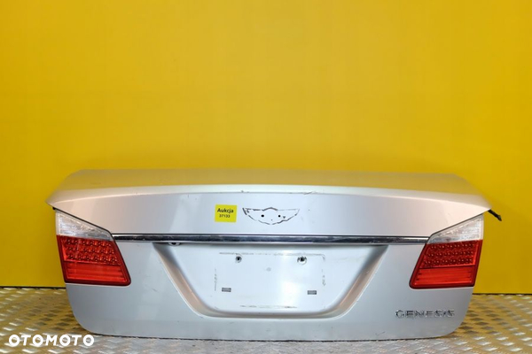 HYUNDAI GENESIS SEDAN 2008-2014 KLAPA TYŁ LAMPA