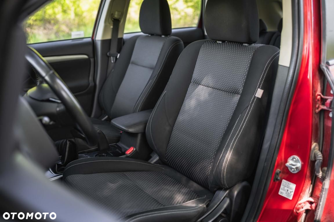 Mitsubishi Outlander - 13