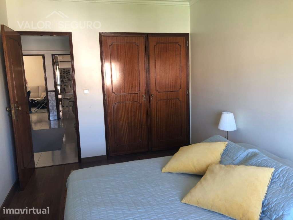 Apartamento T2 com parqueamento e arrecadação em Alverca do Ribatejo - Grande imagem: 3/19