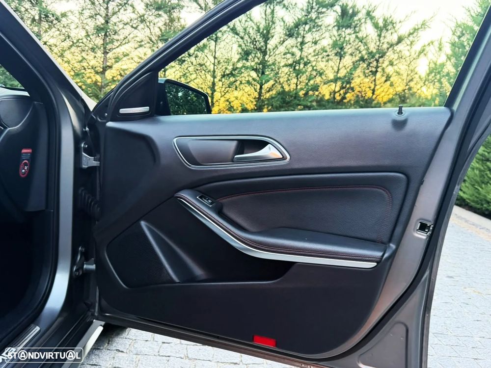 Mercedes-Benz A 45 AMG 4-Matic - 21