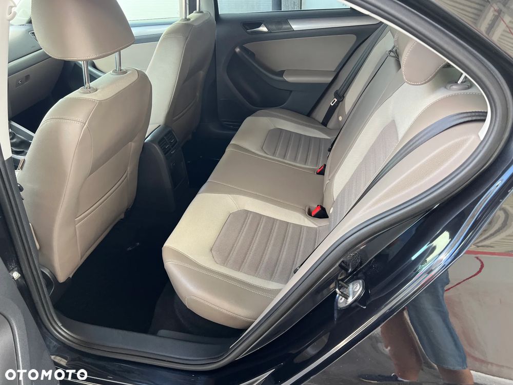 Volkswagen Jetta 1.6 TDI Comfortline - 13