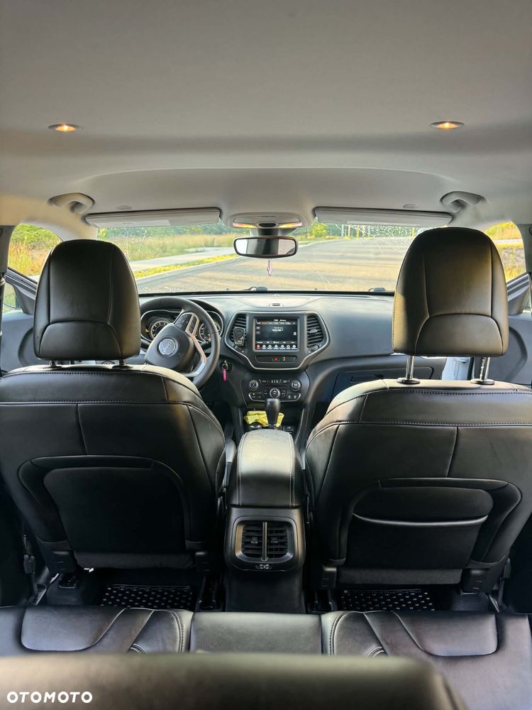 Jeep Cherokee - 12