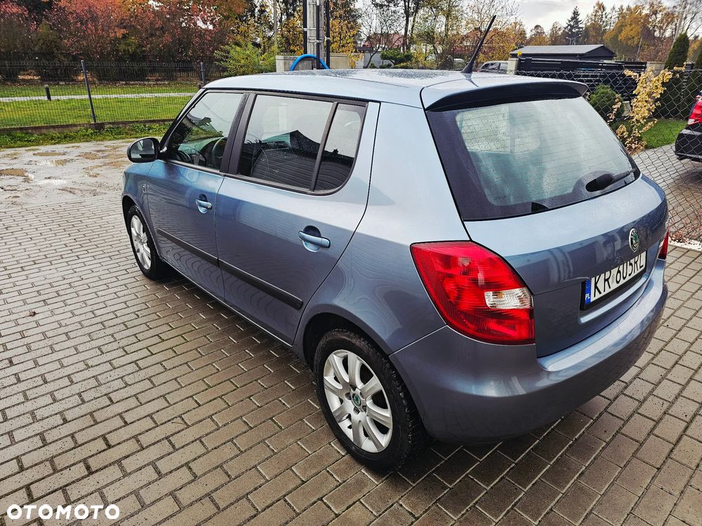 Skoda Fabia 2011 photo 5