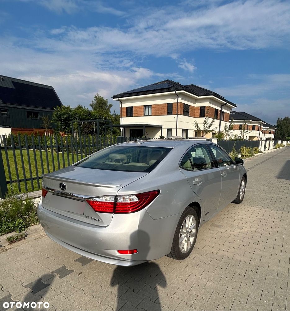 Lexus ES - 9
