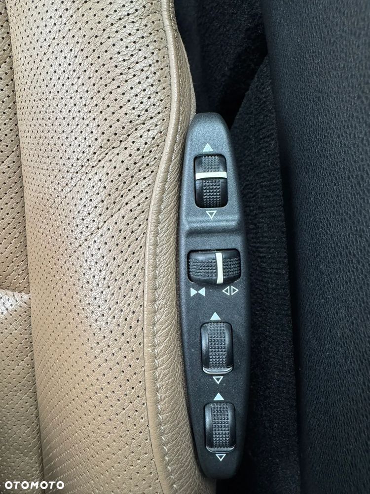 Mercedes-Benz Klasa C 350 CDI DPF (BlueEFFICIENCY) 7G-TRONIC Avantgarde - 31