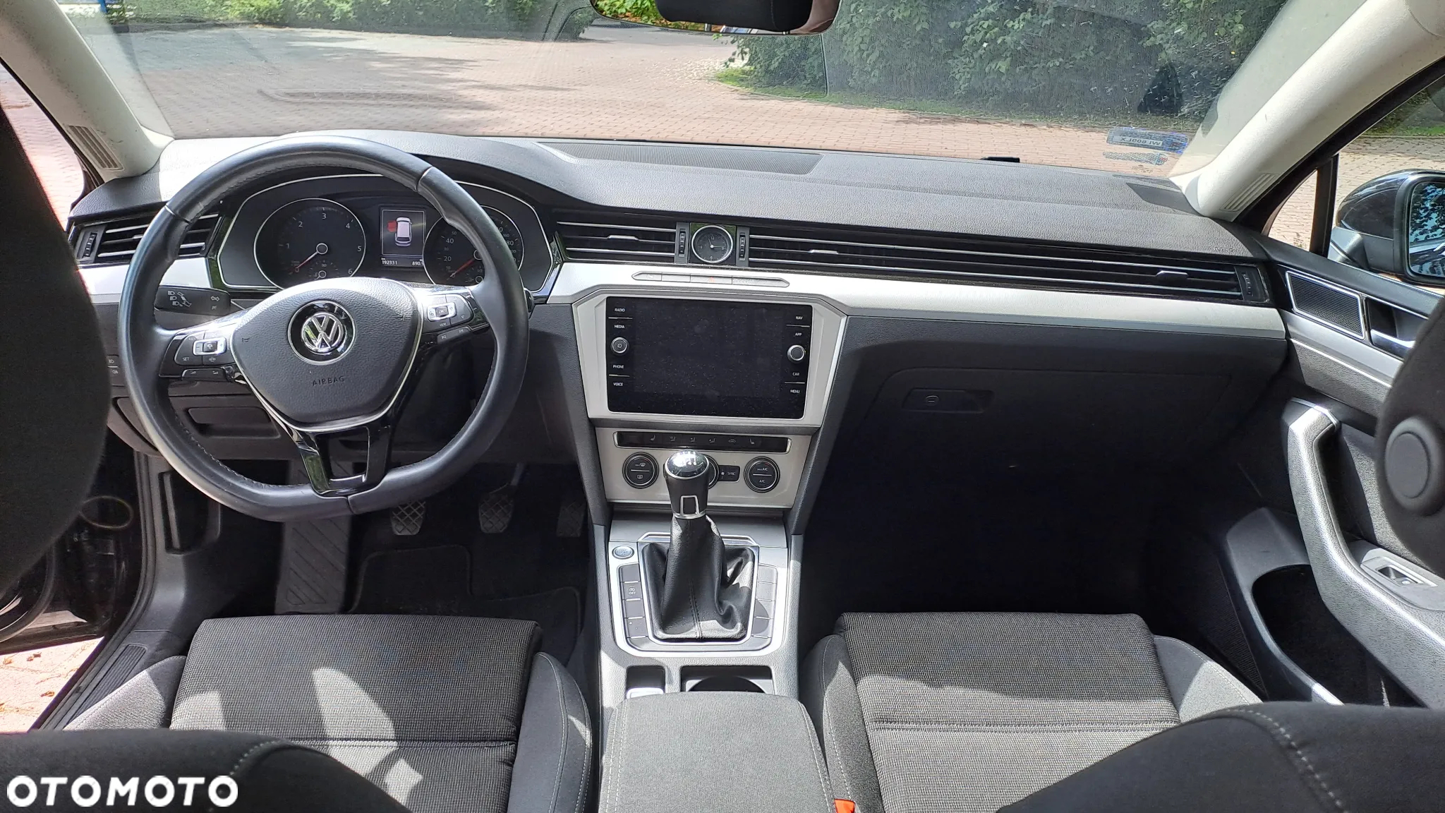 Volkswagen Passat 2.0 TDI SCR Comfortline - 14