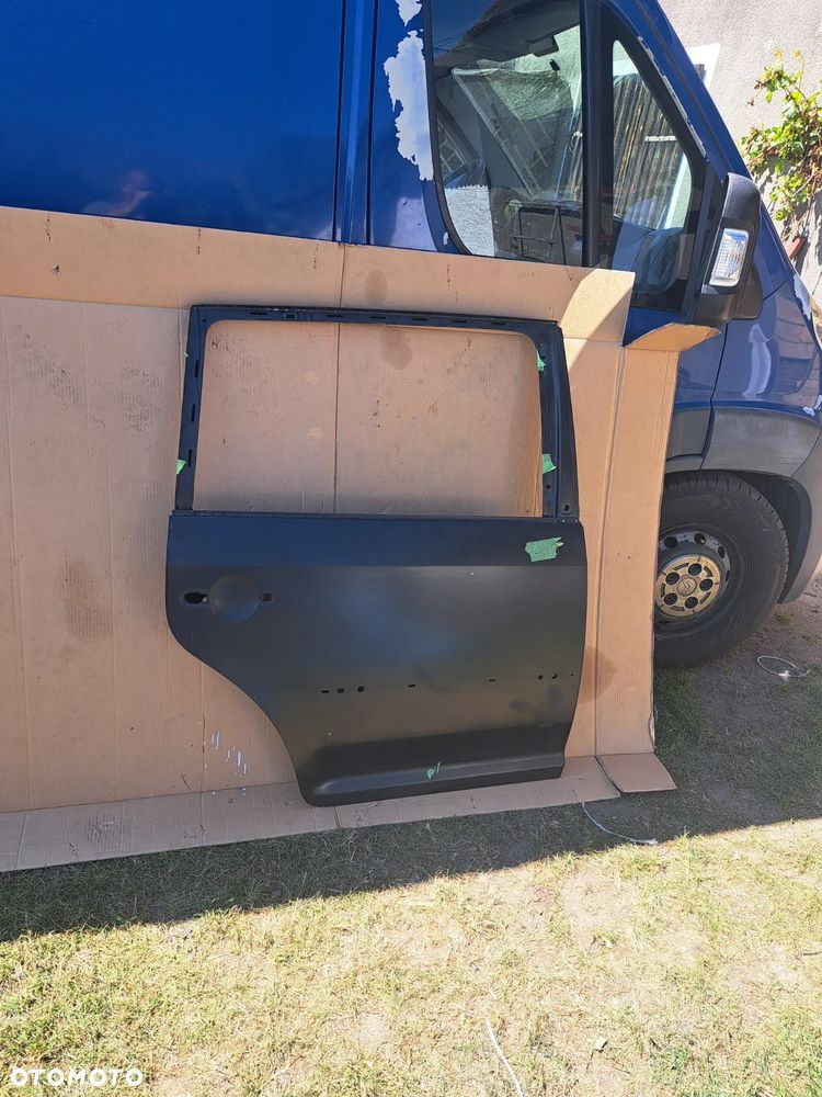 Drzwi prawe tył tylne Volkswagen Touran I 1T 2003 2004-2014 Drzwi prawy tył tylne Volkswagen Touran I 1T 2003-2014 2004 2005 2006 2007 2008 2009 2010 2011 2012 2013 - 4