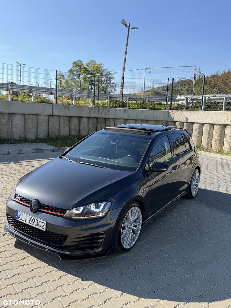 Volkswagen Golf - 6