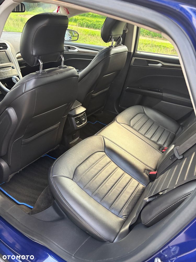 Ford Fusion - 16