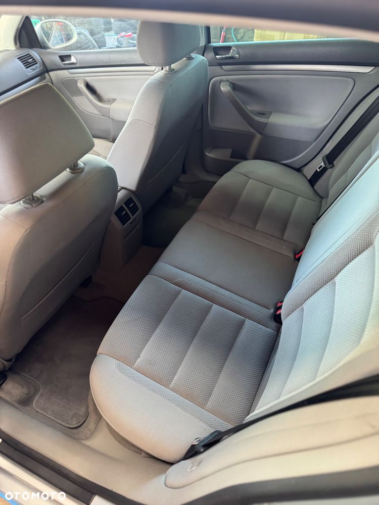 Volkswagen Golf 2.0 FSI Comfortline - 16