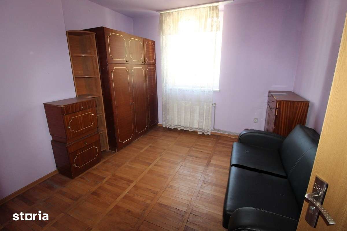 Vând apartament 2 camere în Hunedoara, zona OM-Pța.Eliberării, et. 1 — fotografia 2