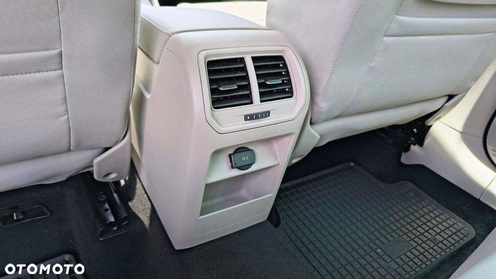 Volkswagen Golf Sportsvan - 32