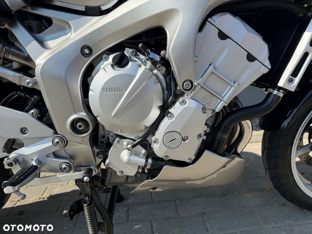 Yamaha FZ - 16
