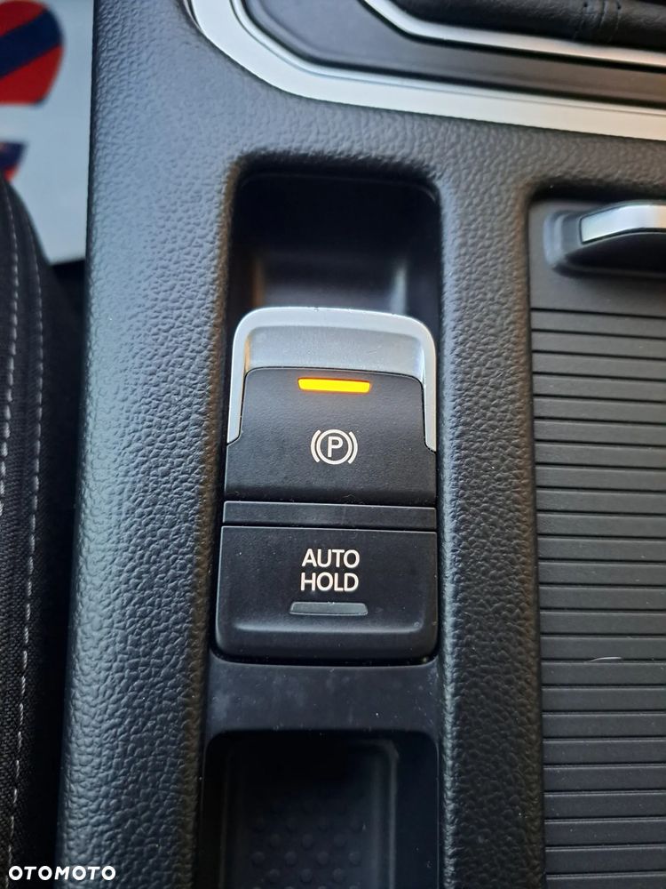 Volkswagen Passat Variant 2.0 TDI SCR Comfortline - 26