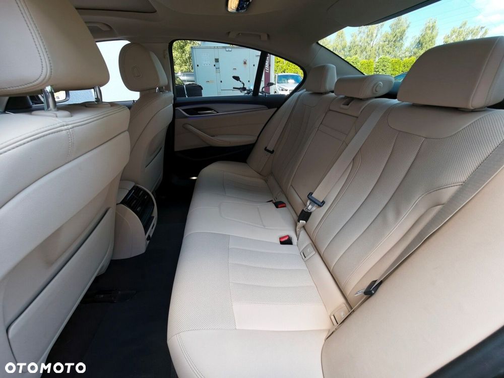 BMW Seria 5 520d xDrive mHEV - 11