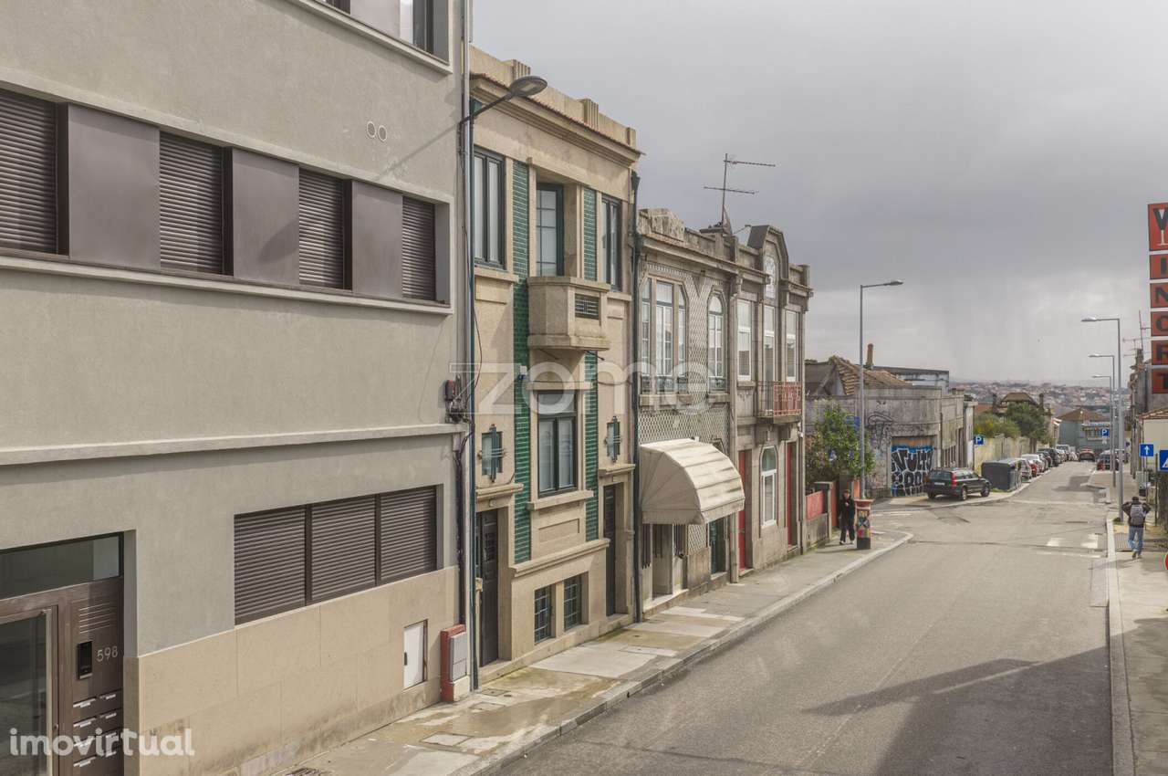 Moradia T3 com Logradouro junto à estação de Campanhã - Grande imagem: 3/31