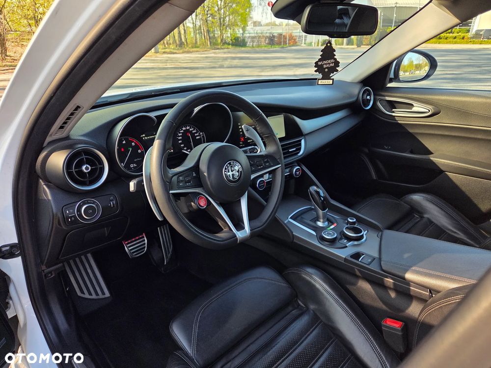 Alfa Romeo Giulia 2.2 AT8-Q4 Veloce - 26